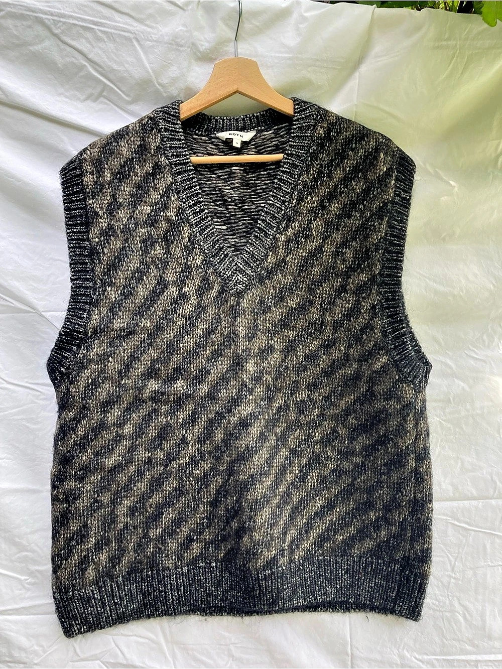 KOTN V-Neck Sweater Vest